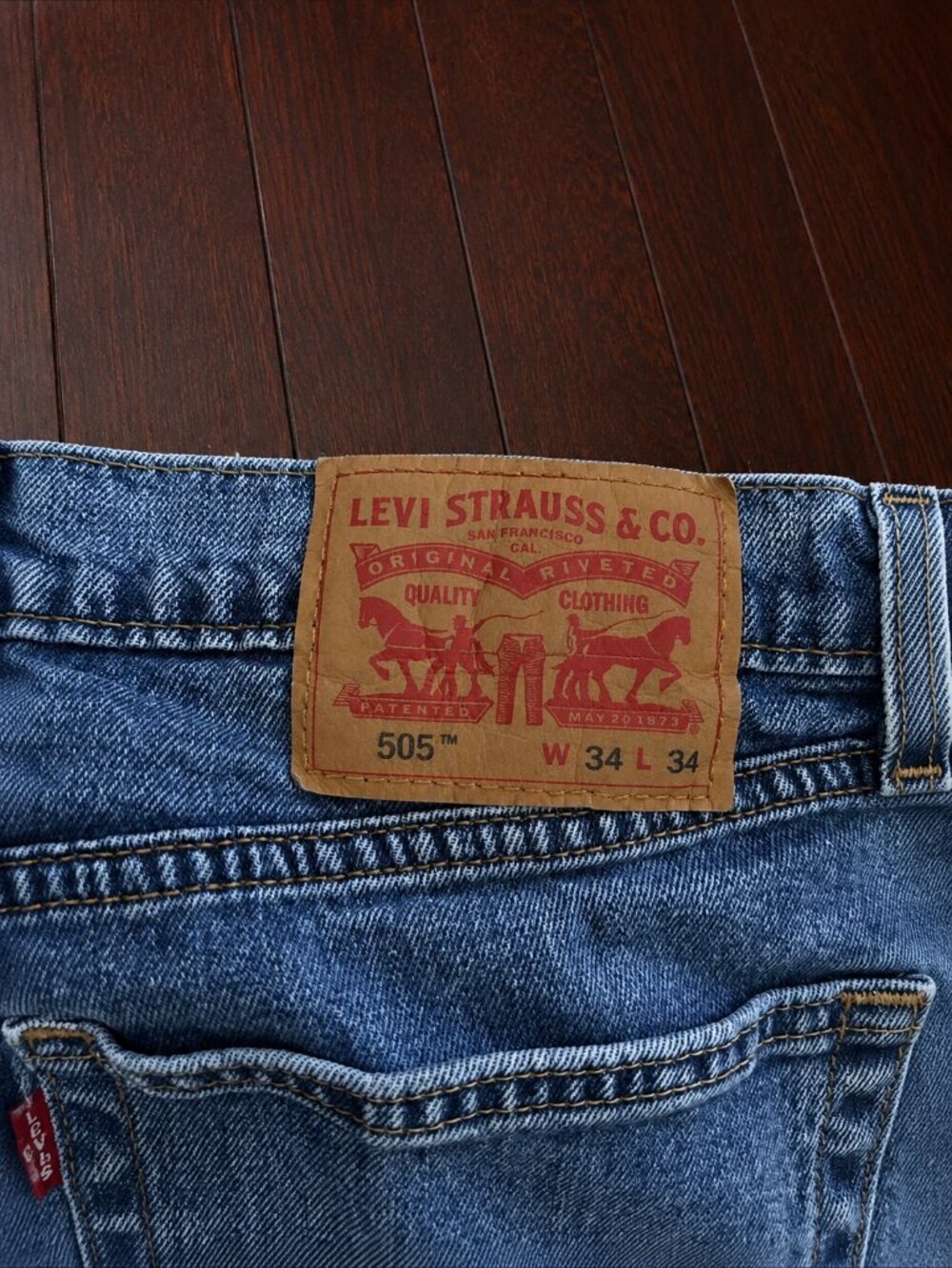 Levi's 505 Men's Blue Straight Leg Jeans 34x34 Medium Wash Classic Denim Pants - Picture 3 of 4